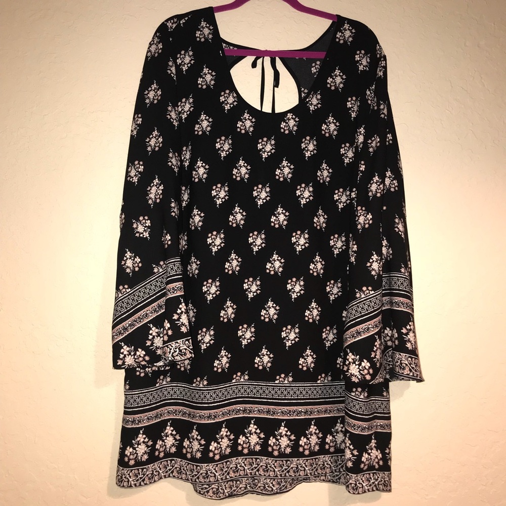 Boho dress w/ long bell sleeves